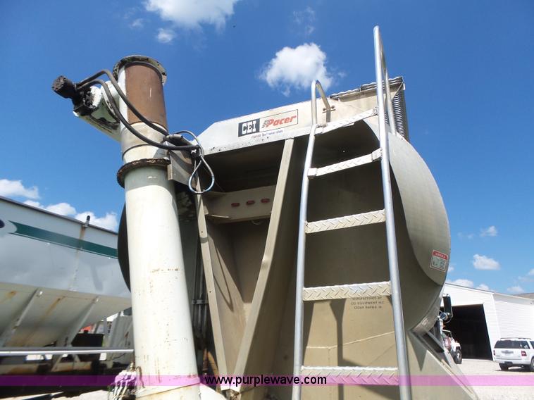 image for item L6213 1995 Freightliner FLD feed delivery truck