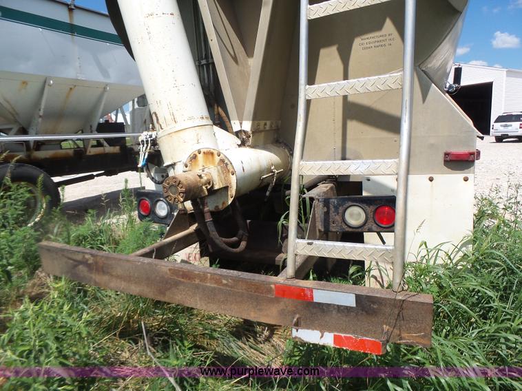 image for item L6213 1995 Freightliner FLD feed delivery truck