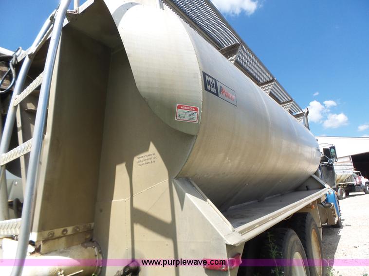 image for item L6213 1995 Freightliner FLD feed delivery truck