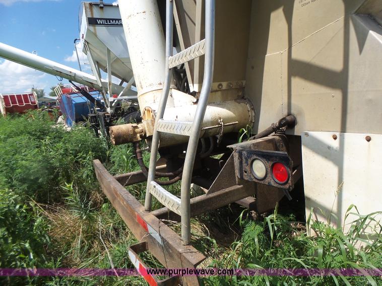 image for item L6213 1995 Freightliner FLD feed delivery truck