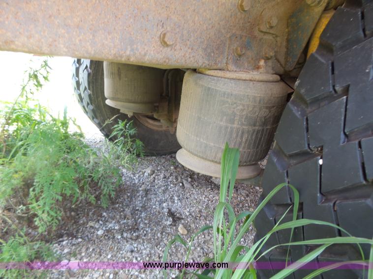 image for item L6213 1995 Freightliner FLD feed delivery truck