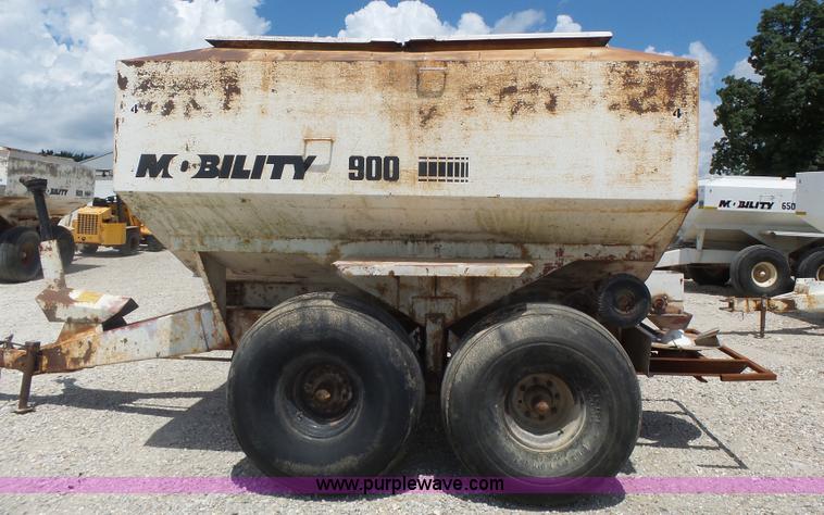 image for item L6238 Mobility 900 fertilizer spreader