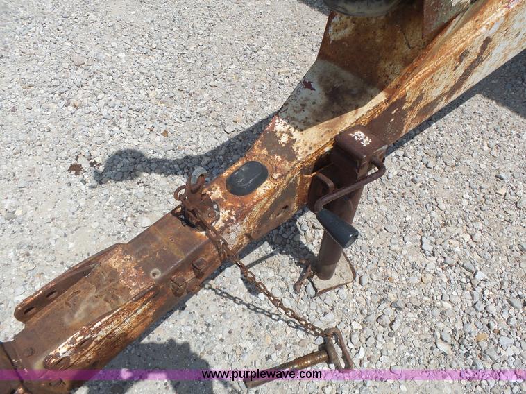 image for item L6238 Mobility 900 fertilizer spreader