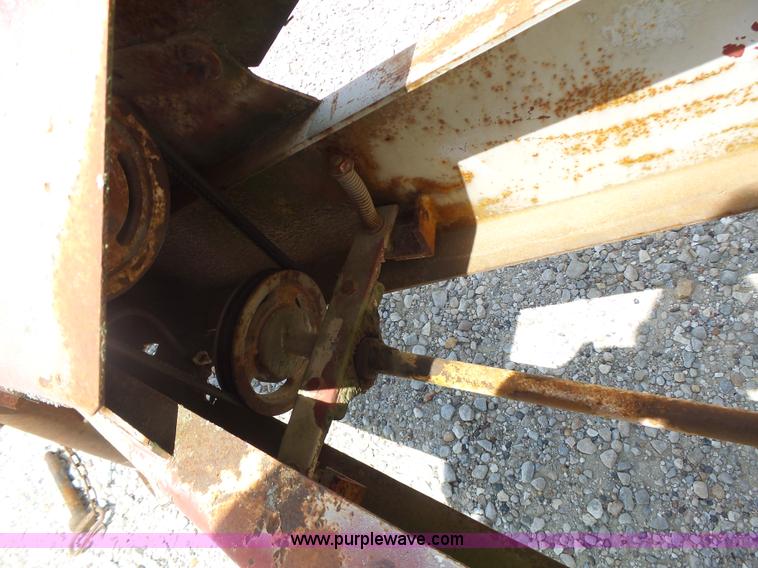 image for item L6238 Mobility 900 fertilizer spreader