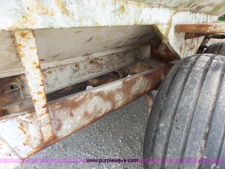 image for item L6238 Mobility 900 fertilizer spreader