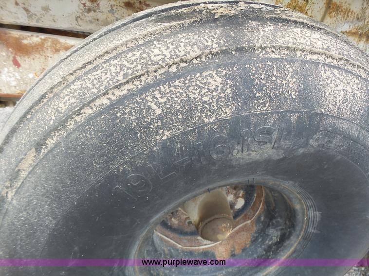 image for item L6238 Mobility 900 fertilizer spreader