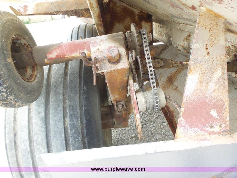 image for item L6238 Mobility 900 fertilizer spreader