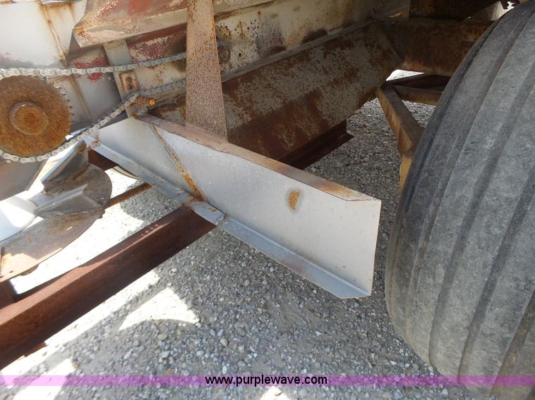 image for item L6238 Mobility 900 fertilizer spreader