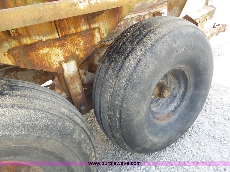 image for item L6238 Mobility 900 fertilizer spreader