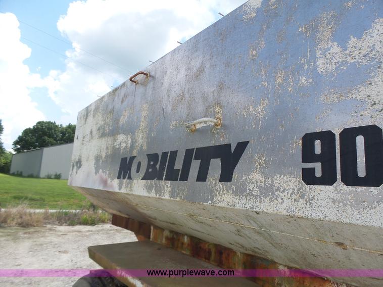 image for item L6238 Mobility 900 fertilizer spreader