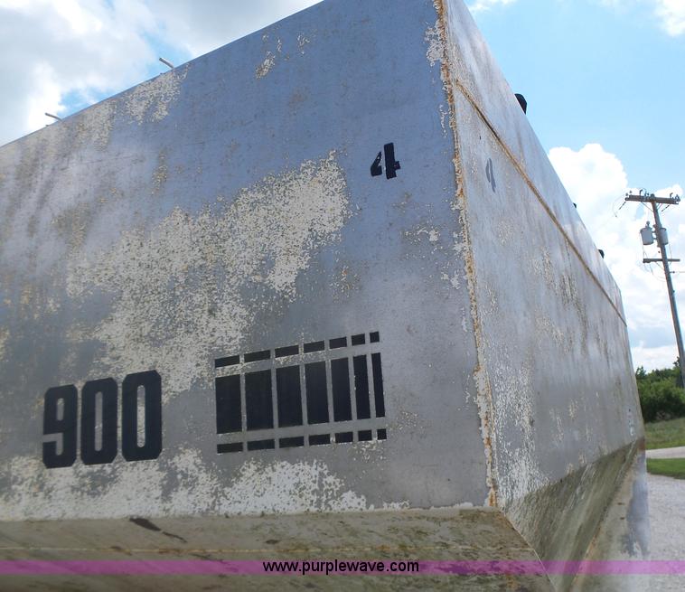 image for item L6238 Mobility 900 fertilizer spreader