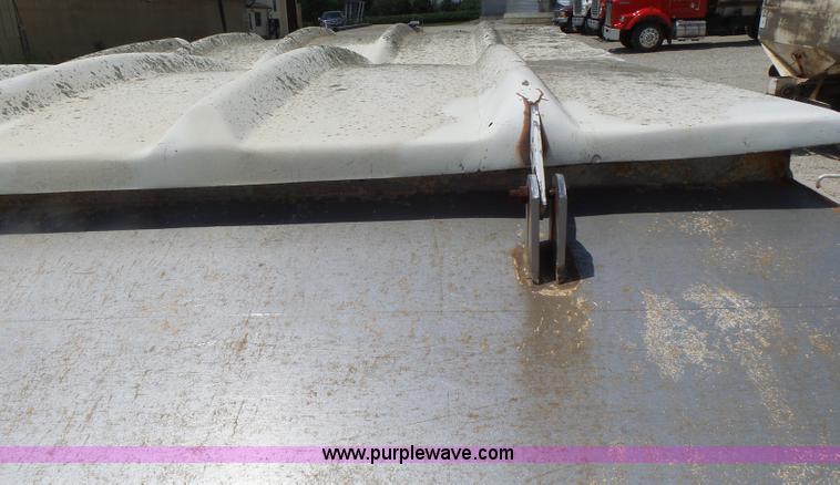 image for item L6238 Mobility 900 fertilizer spreader