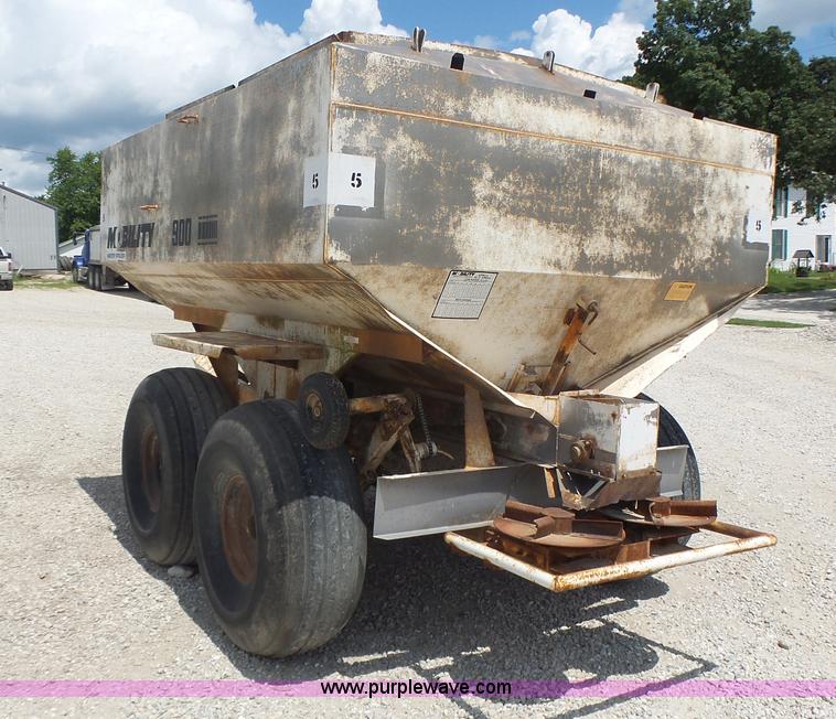 image for item L6239 Mobility 900 fertilizer spreader