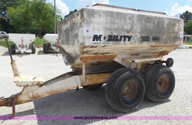 image for item L6239 Mobility 900 fertilizer spreader