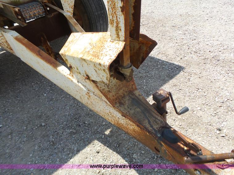 image for item L6239 Mobility 900 fertilizer spreader