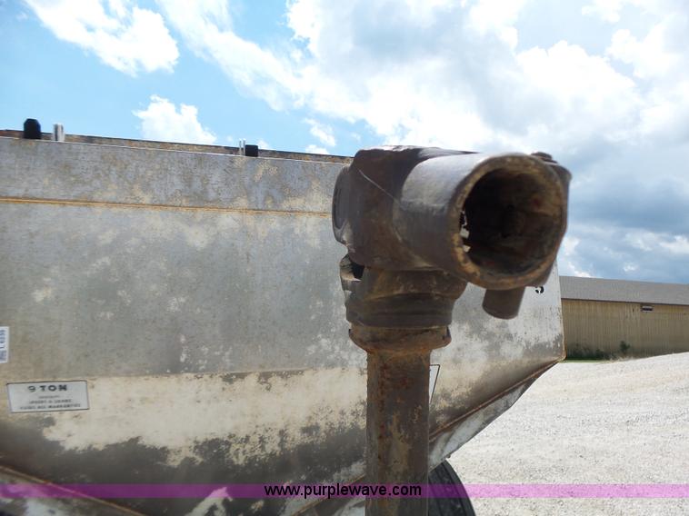 image for item L6239 Mobility 900 fertilizer spreader