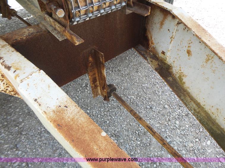 image for item L6239 Mobility 900 fertilizer spreader