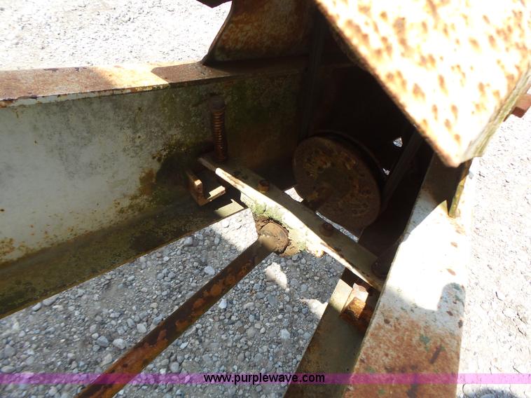 image for item L6239 Mobility 900 fertilizer spreader