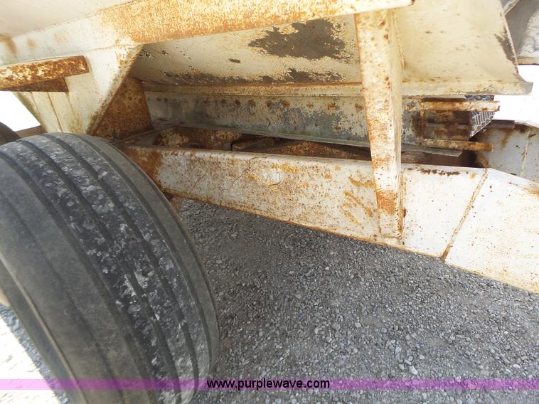 image for item L6239 Mobility 900 fertilizer spreader