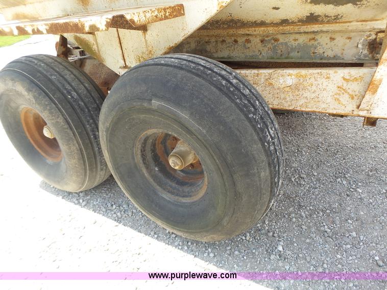 image for item L6239 Mobility 900 fertilizer spreader