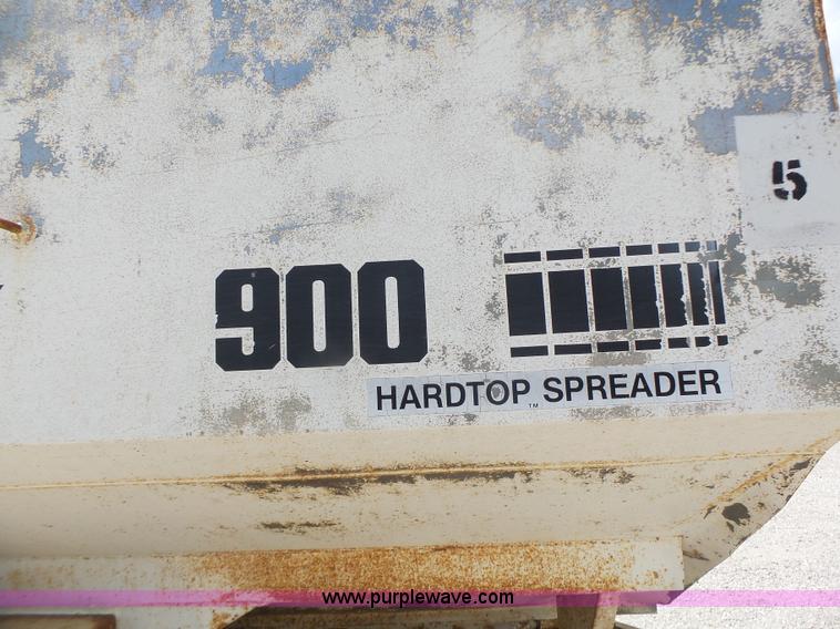 image for item L6239 Mobility 900 fertilizer spreader