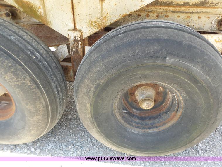 image for item L6239 Mobility 900 fertilizer spreader