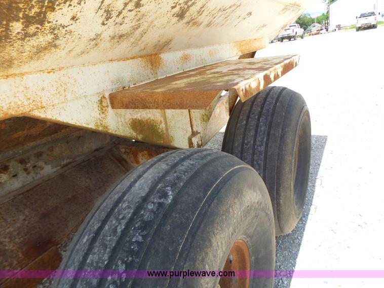 image for item L6239 Mobility 900 fertilizer spreader