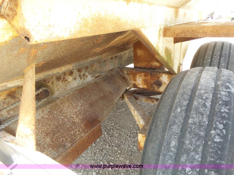 image for item L6239 Mobility 900 fertilizer spreader