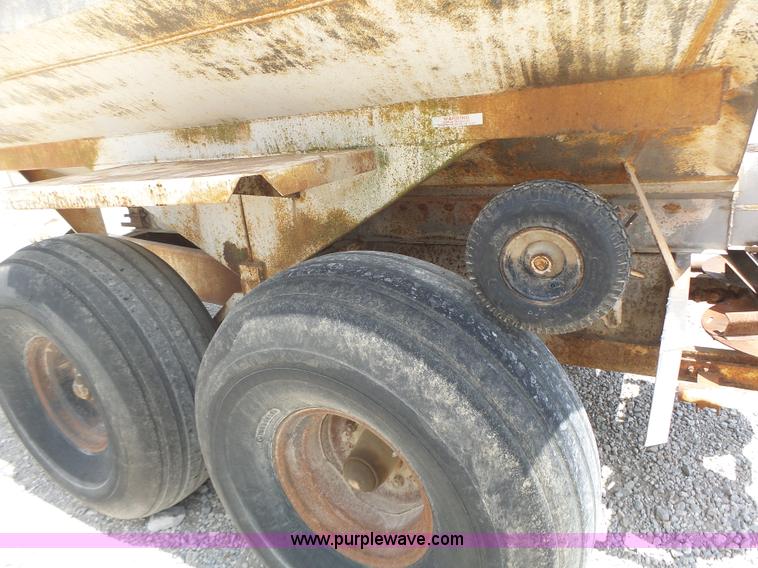 image for item L6239 Mobility 900 fertilizer spreader