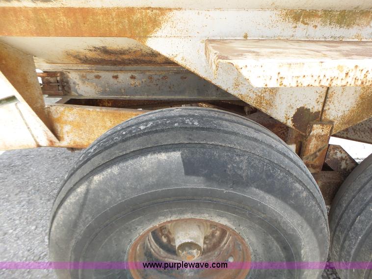 image for item L6239 Mobility 900 fertilizer spreader