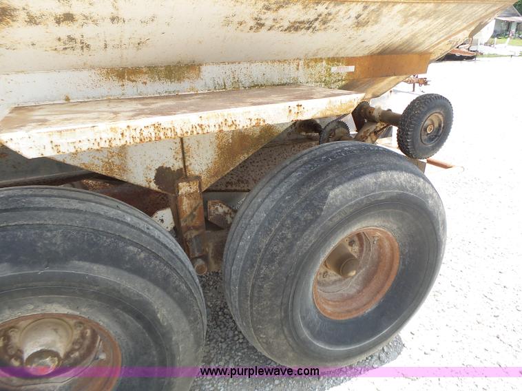 image for item L6239 Mobility 900 fertilizer spreader