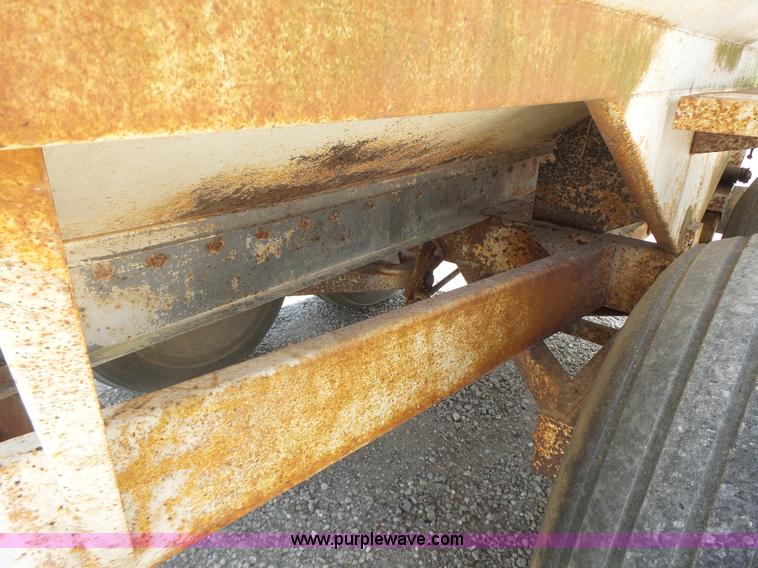 image for item L6239 Mobility 900 fertilizer spreader