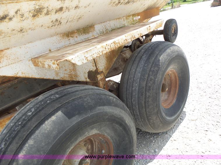 image for item L6239 Mobility 900 fertilizer spreader