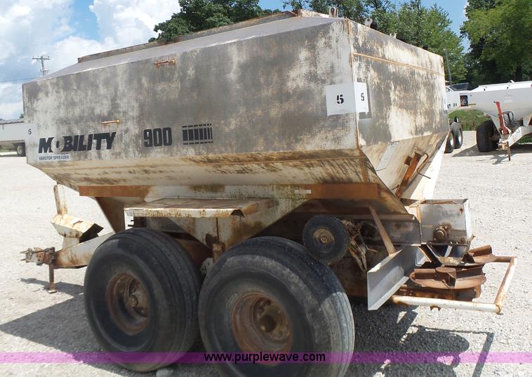 image for item L6239 Mobility 900 fertilizer spreader