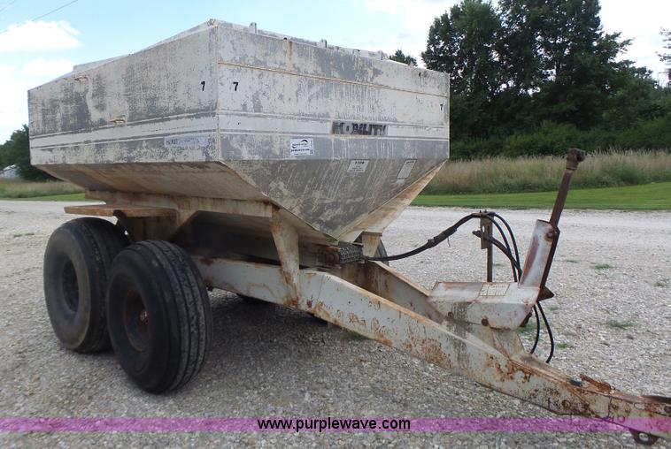 image for item L6240 Mobility 900 fertilizer spreader