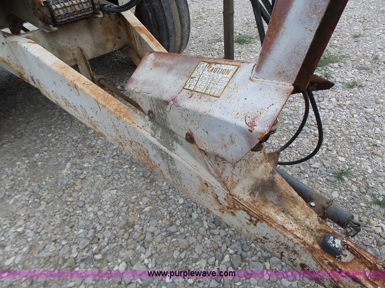 image for item L6240 Mobility 900 fertilizer spreader