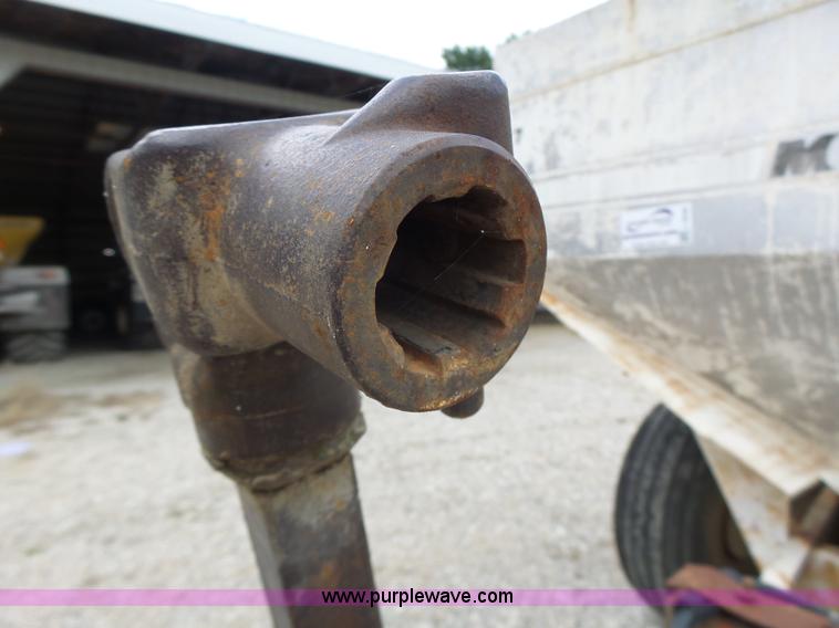 image for item L6240 Mobility 900 fertilizer spreader