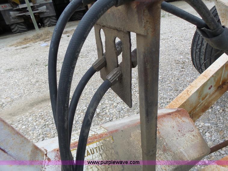 image for item L6240 Mobility 900 fertilizer spreader