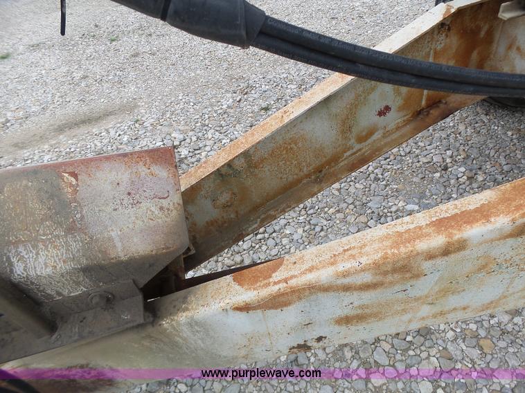 image for item L6240 Mobility 900 fertilizer spreader