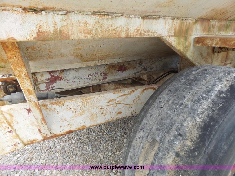 image for item L6240 Mobility 900 fertilizer spreader