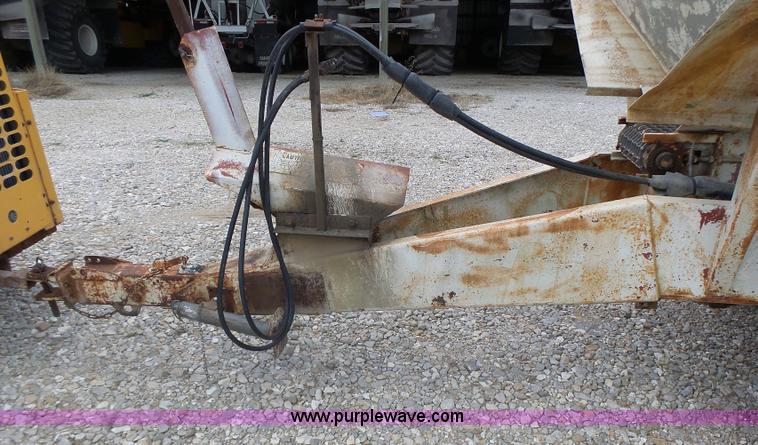 image for item L6240 Mobility 900 fertilizer spreader