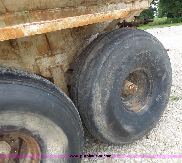 image for item L6240 Mobility 900 fertilizer spreader