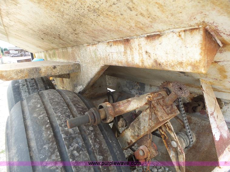 image for item L6240 Mobility 900 fertilizer spreader