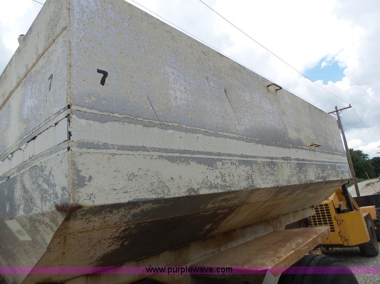 image for item L6240 Mobility 900 fertilizer spreader