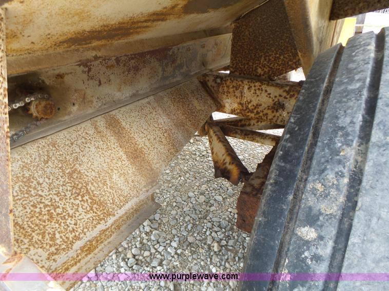 image for item L6240 Mobility 900 fertilizer spreader