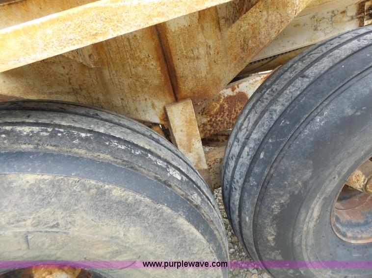 image for item L6240 Mobility 900 fertilizer spreader