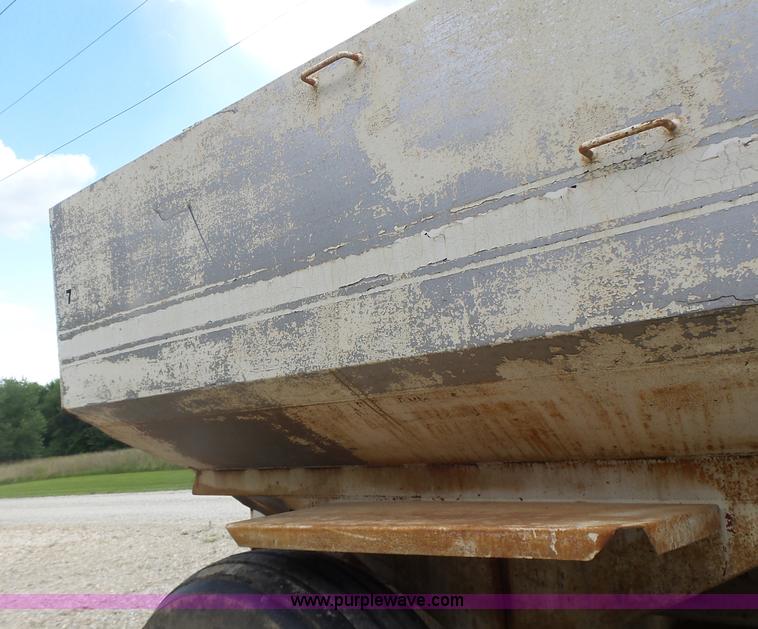 image for item L6240 Mobility 900 fertilizer spreader