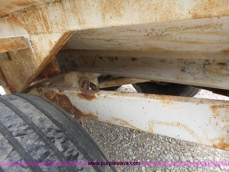 image for item L6240 Mobility 900 fertilizer spreader