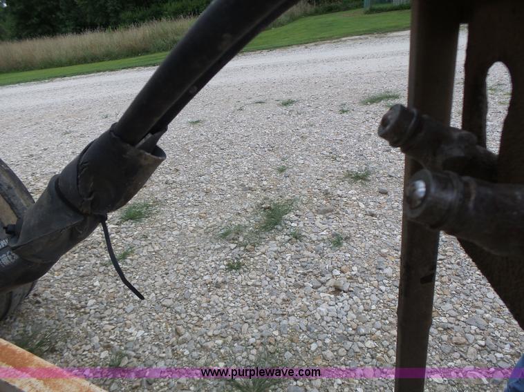 image for item L6240 Mobility 900 fertilizer spreader