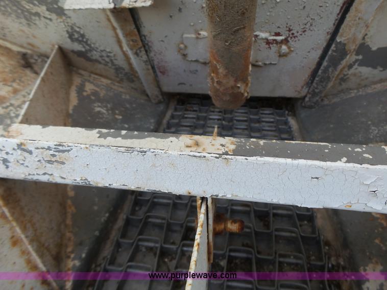 image for item L6240 Mobility 900 fertilizer spreader